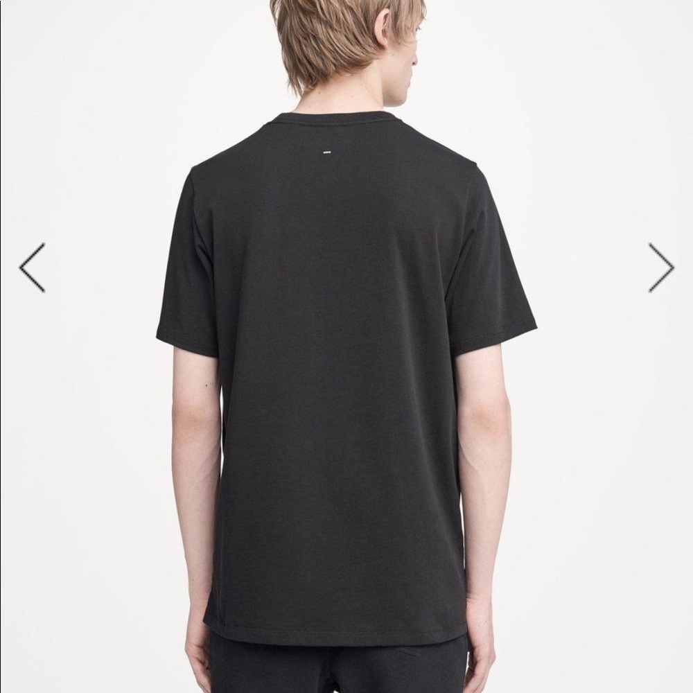 Black Tee🏴 - Picture 3 of 4